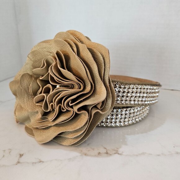 Neiman Marcus Belt Gold Rhinestone, S/M Tan Suede Leather Flower Buckle - Picture 3 of 11